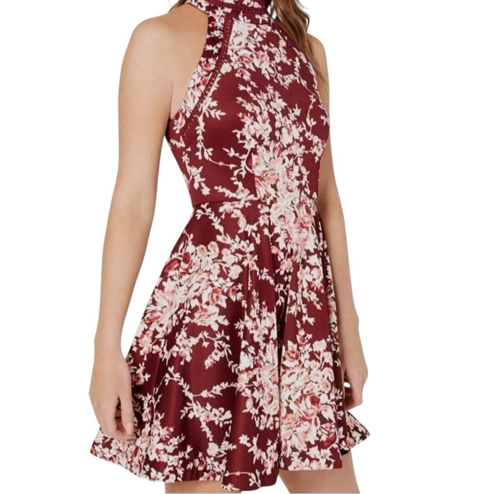 Women's XS (1/2) Burgundy Floral Fit & Flare Halter Knee Length Sleeveless Dress - Picture 4 of 7